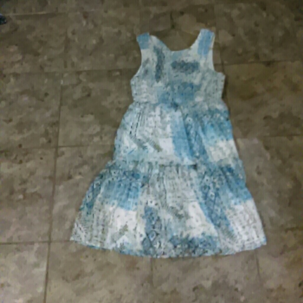 Knee-below knee dress